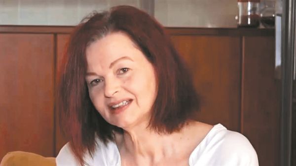 Ξένια Μπουζαραζίδου στα «ΝΕΑ»: Αυτός είναι ο σύμβουλος του Τσίπρα που μου ζήτησε να σιωπήσω για τη σεξουαλική κακοποίηση