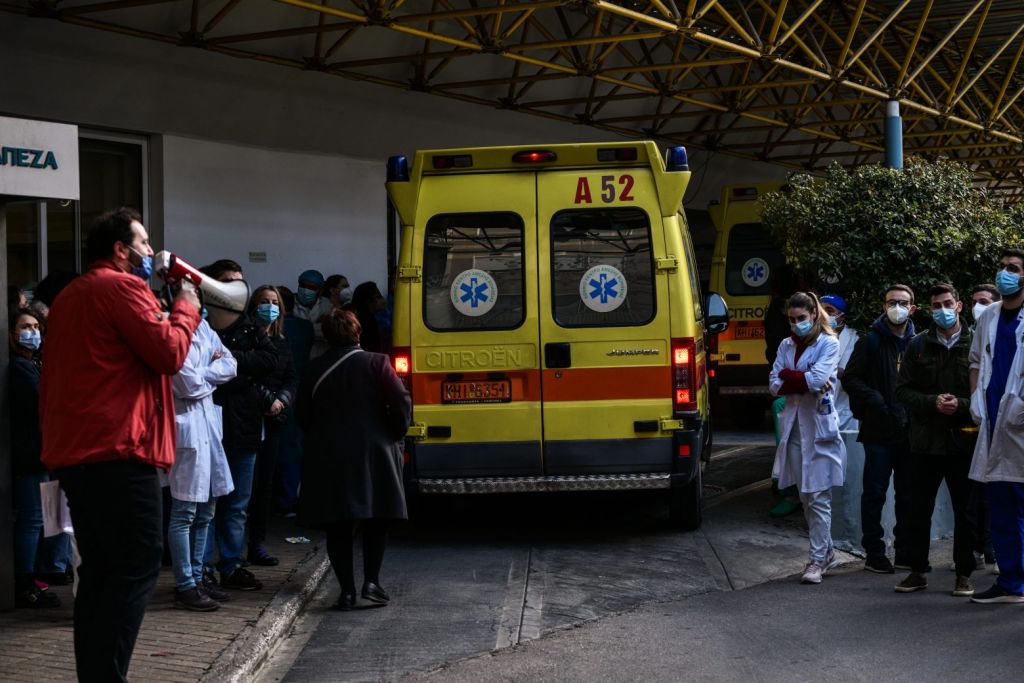 Κυψέλη : Μυστήριο γύρω από την επίθεση με καυστικό υγρό – Ερευνάται η προσωπική ζωή του θύματος