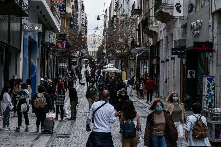 Μειώσεις φόρων και εισφορών: Αναλυτικά τα πέντε μέτρα – Παραδείγματα για τις νέες φοροελαφρύνσεις