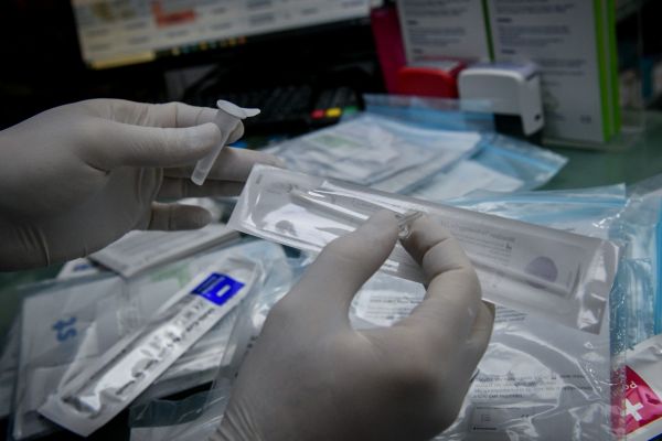 Self tests στον ιδιωτικό τομέα: Παρατείνεται η μεταβατική περίοδος για τους εργαζομένους