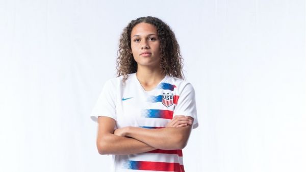 ΗΠΑ: Ταλέντο η 18χρονη κόρη του Ντένις Ρόντμαν (και) στο ποδόσφαιρο