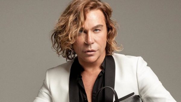 Τρύφωνας Σαμαράς : Ντύθηκε αστροναύτης και… έκανε «ντου»