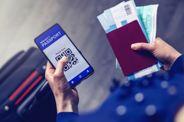 Πιστοποιητικά εμβολιασμού : Φόβοι για τεχνολογική «Βαβέλ»