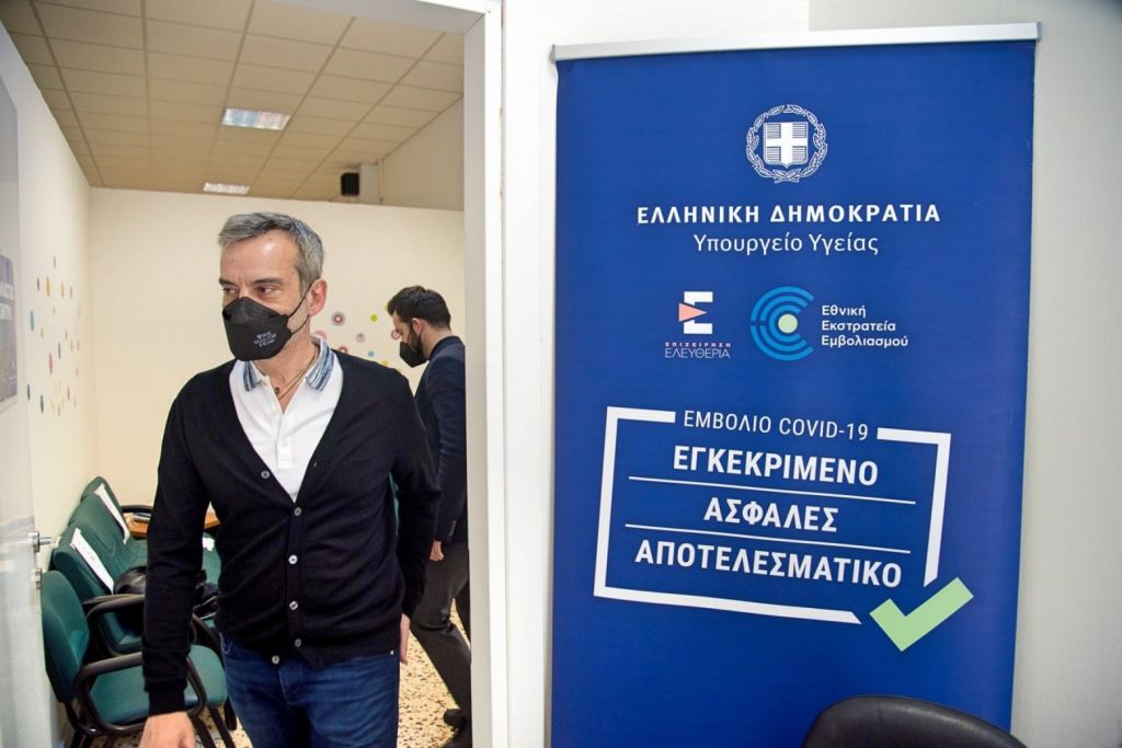 Θεσσαλονίκη: Εμβολιάστηκε με το AstraZeneca ο Ζέρβας – «Δεν είχα κανένα δισταγμό»