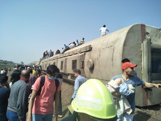 Αίγυπτος : Σχεδόν 100 τραυματίες από εκτροχιασμό τρένου