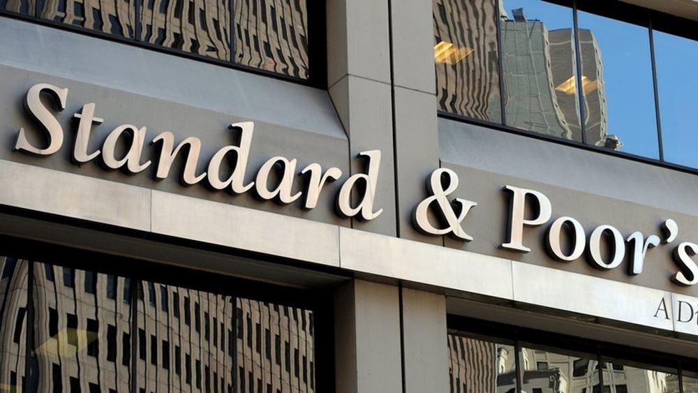 Standard & Poor’s: Αναβάθμισε σε BB την αξιολόγηση για την Ελλάδα, με θετικές προοπτικές