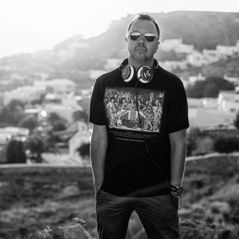 O Nick Alexiou κυκλοφόρησε το «Messiah»