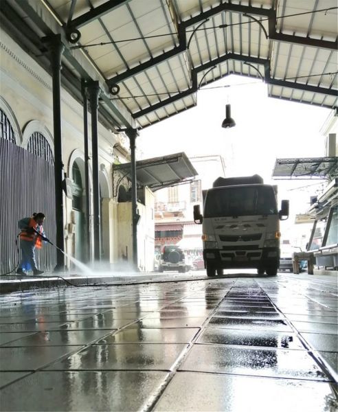 Δήμος Αθηναίων : Επιχείρηση καθαριότητας στη Βαρβάκειο Αγορά