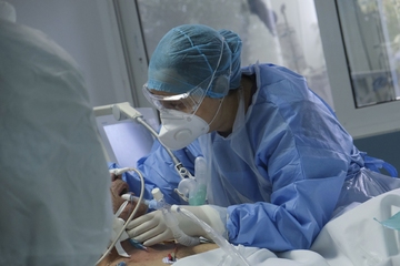 Κοροναϊός : Νοσηλευτές ψάχνουν αγωνιωδώς αναπνευστήρες για τους διασωληνωμένους εκτός ΜΕΘ