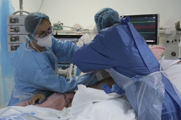 Κοροναϊός : 3.228 νέα κρούσματα και 73 θάνατοι – Στους 776 οι διασωληνωμένοι