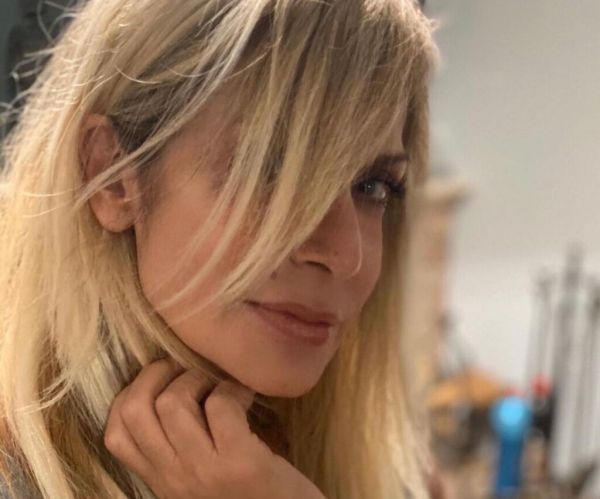 Άννα Βίσση : Πολύ διαφορετική στη νέα της εμφάνιση