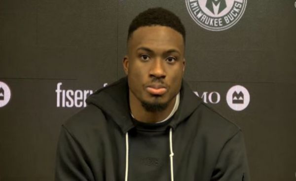 NBA : Ο εντυπωσιακός Θανάσης Αντετοκούνμπο κόντρα στους Χόρνετς