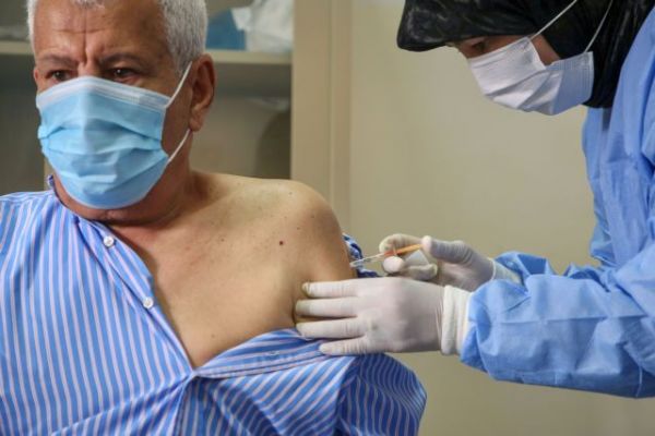 AstraΖeneca : Προσαρμόζει το εμβόλιό της κατά της νοτιοαφρικανικής μετάλλαξης