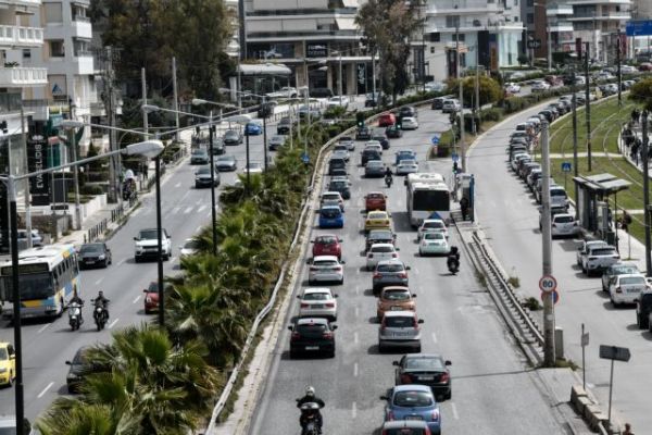 Ο κοροναϊός ρίχνει τις τιμές ασφάλισης των αυτοκινήτων