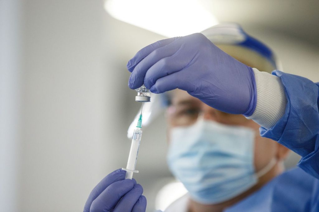 Υπ. Υγείας Ολλανδίας : Αναμένεται οδηγία από τον EMA για μη χρήση του εμβολίου της AstraZeneca στους κάτω των 60