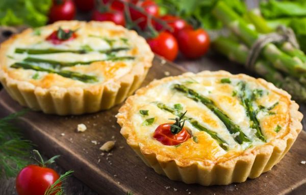 Τάρτα με σπαράγγια και τυριά για ένα πιο φίνο πασχαλινό τσιμπούσι