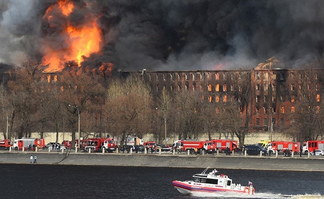 Ρωσία: Μεγάλη φωτιά σε εργοστάσιο - Ένας πυροσβέστης νεκρός