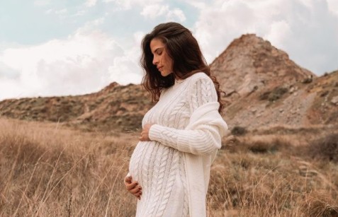 Δείτε με ποιον κοντραρίστηκε για την κοιλιά της η Χριστίνα Μπόμπα