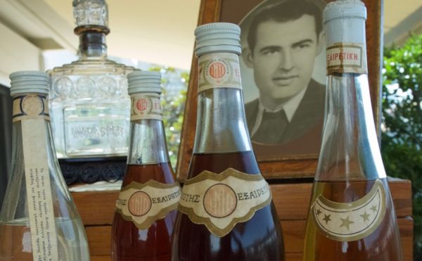 Αλμπερτ Μπουρλά : Όταν βοηθούσε στο οικογενειακό ποτοποιείο