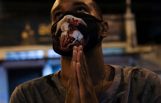 Βραζιλία: Θερίζει τους νέους ο κοροναϊός – Τρομακτική αύξηση θανάτων κατά 1.000% στις ηλικίες 20-29