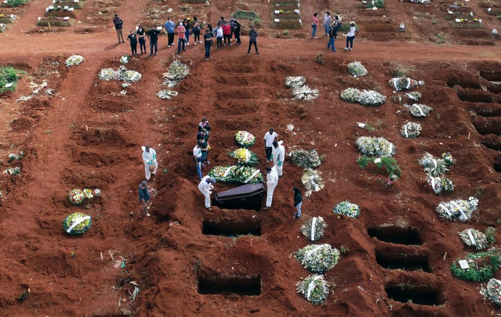 Βραζιλία: Συνεχίζει να «ζει» με τη φρίκη των 3.000 και πλέον νεκρών το 24ωρο