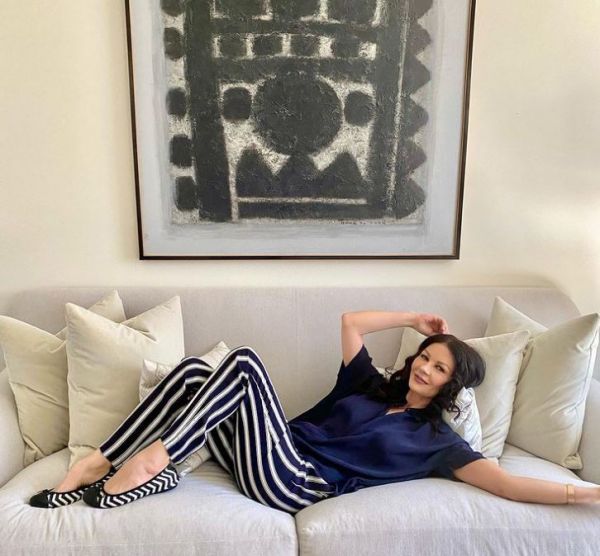 Κάθριν Ζέτα Τζόουνς: Eντυπωσιάζει με την νέα συλλογή ρούχων της