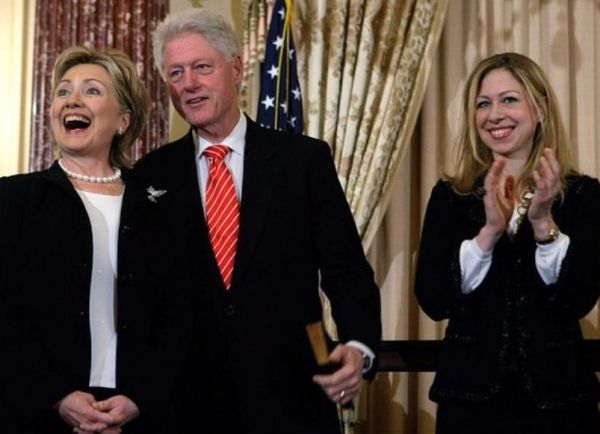 «In Fact with Chelsea Clinton»: Η Τσέλσι Κλίντον ξεκινά τη δική της σειρά podcast