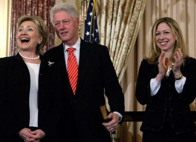 «In Fact with Chelsea Clinton»: Η Τσέλσι Κλίντον ξεκινά τη δική της σειρά podcast