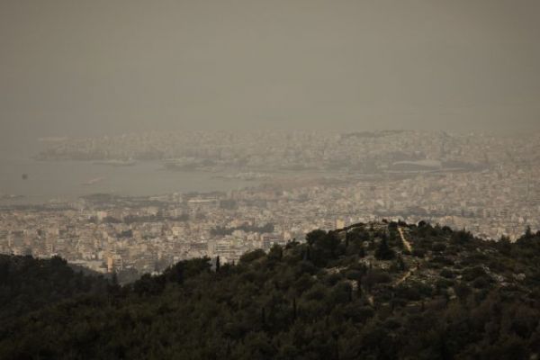 Καιρός : Τοπικές βροχές και αφρικανική σκόνη την Παρασκευή