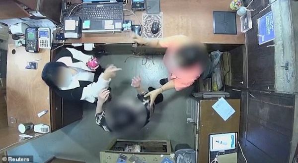 Νότια Κορέα: Σύζυγος πρέσβη χαστούκισε πωλήτρια σε κατάστημα ρούχων – Κατηγορήθηκε για κλοπή