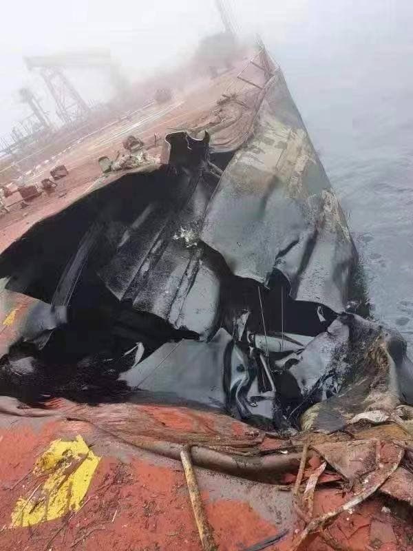 China: Oil spill from N. Moundreas-owned tanker in Yellow Sea after collision; first assessments