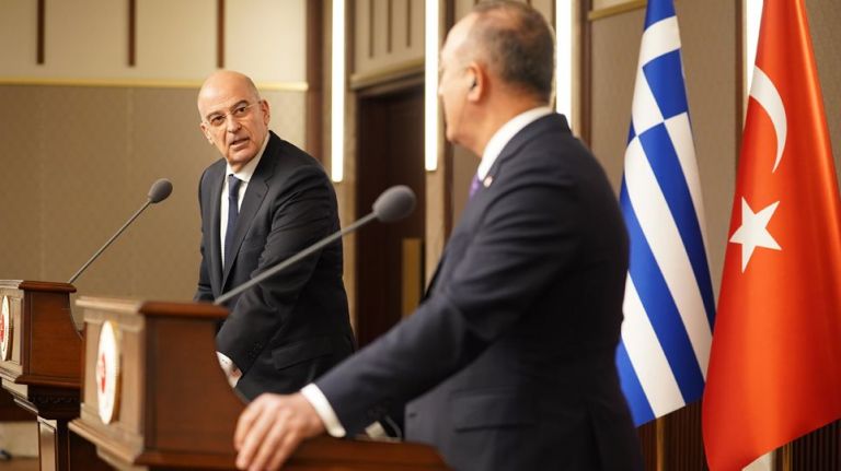 Το ΣΕΥ της ΕΕ ενημερώνει τη Δευτέρα ο Δένδιας για το μπρα ντε φερ με τον Τσαβούσογλου