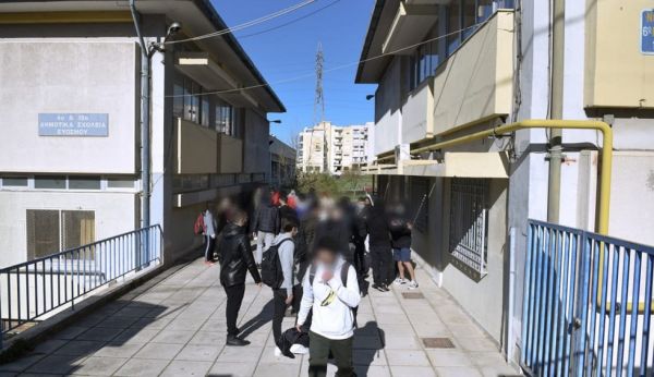 Εύοσμος : Χαμός σε λύκειο με αφορμή τα self test – Πυροσβεστική παρέμβαση του υπ. Παιδείας