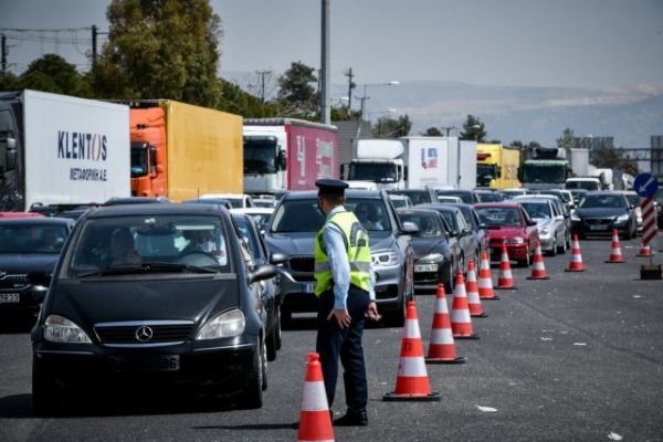 Αυξημένη η κίνηση στα διόδια: Πόσα αυτοκίνητα έφυγαν – Πόσα γύρισαν πίσω