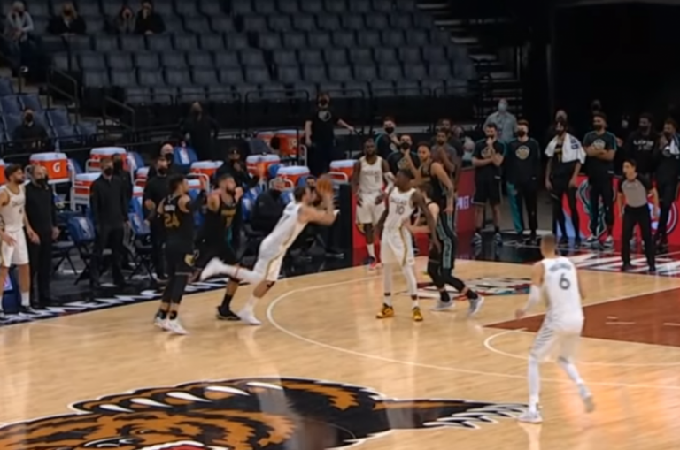 NBA : Νίκη των Μάβερικς με απίστευτο τρίποντο-πεταχτάρι του Ντόντσιτς