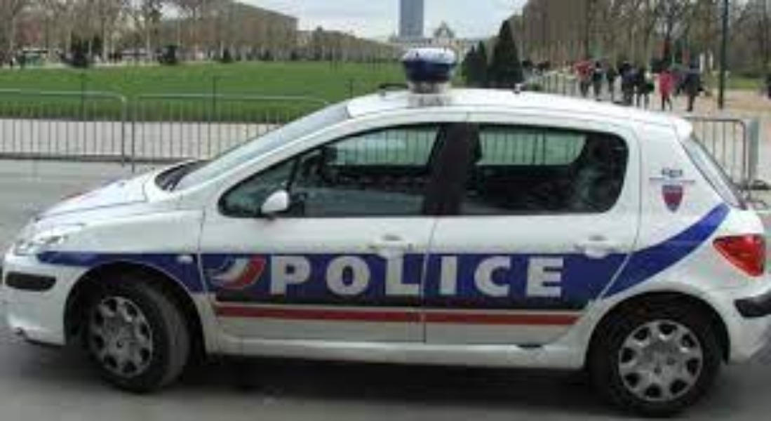 Παρίσι: Άνδρας επιτέθηκε με μαχαίρι σε αστυνομικούς - Νεκρή μία γυναίκα