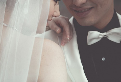 Συγκλονιστική τροπή πήρε γάμος στην Κίνα: Η μάνα του γαμπρού αποκάλυψε πως η νύφη είναι… κόρη της