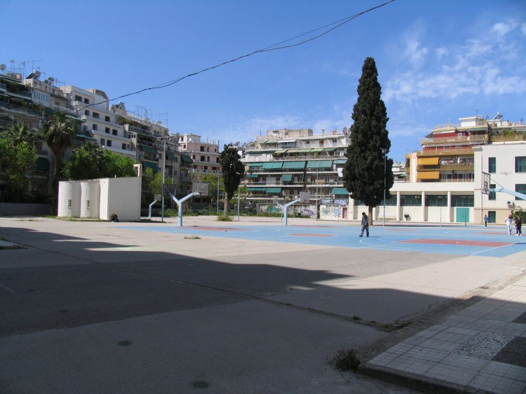 8ο Γυμνάσιο Αθηνών: «Οχι» κατοίκων στην πρόθεση του Δ. Αθηναίων να βάλει κοντέινερ στο προαύλιο