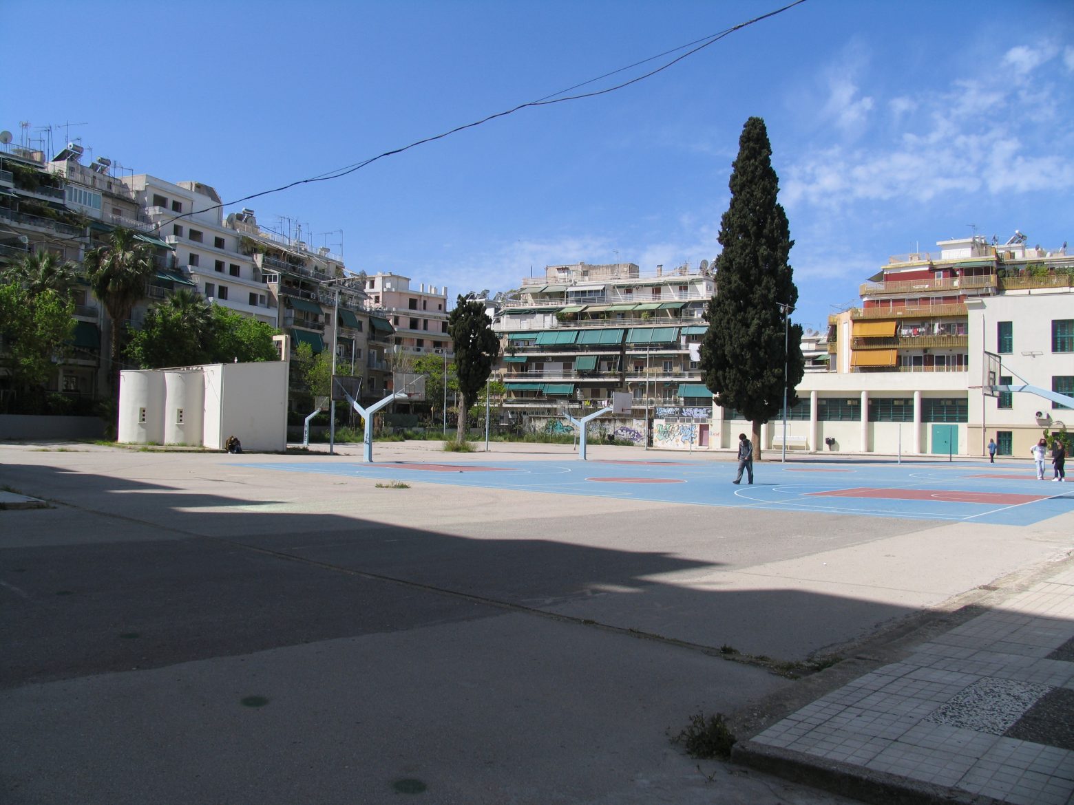 8ο Γυμνάσιο Αθηνών: «Οχι» κατοίκων στην πρόθεση του Δ. Αθηναίων να βάλει κοντέινερ στο προαύλιο