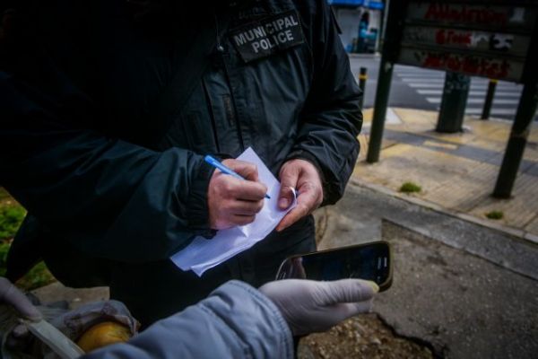 Κοροναϊός: «Βροχή» τα πρόστιμα σε όλη τη χώρα