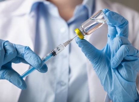 Μητσοτάκης: Καμία απόλυση λόγω εμβολίου – Το φθινόπωρο η απόφαση για υποχρεωτικό εμβολιασμό