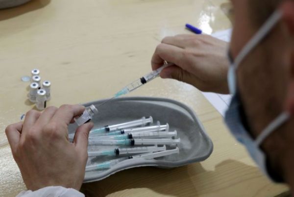 Ευρώπη : Ελλείψεις βασικών υλικών για την παρασκευή εμβολίων