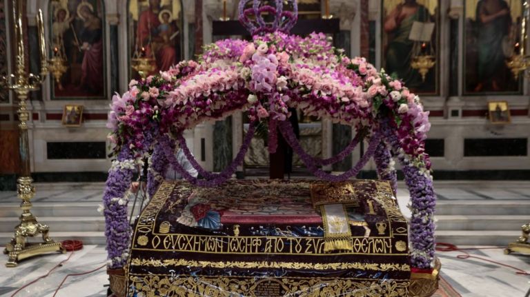Επιτάφιος: Πώς θα γίνει φέτος η περιφορά του – Όλα τα μέτρα στις εκκλησίες