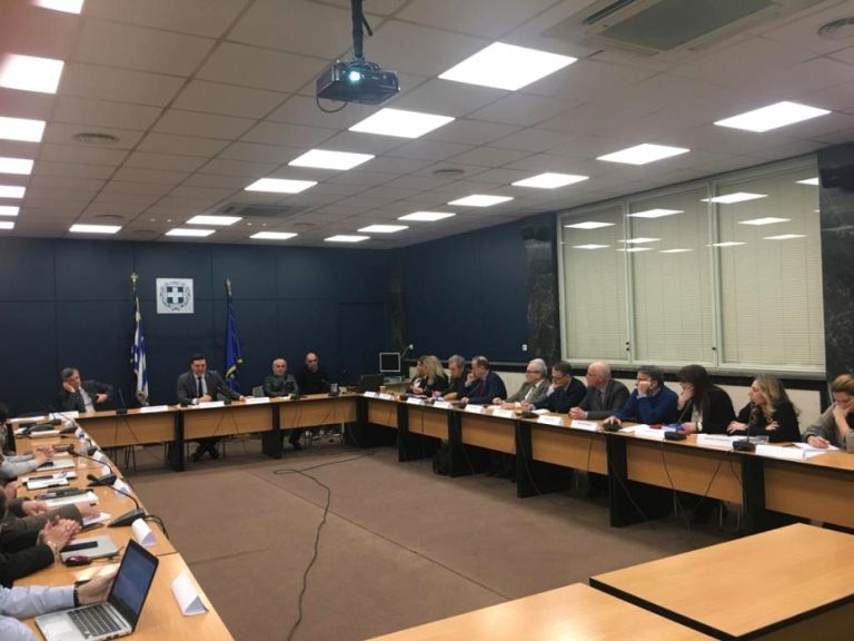 Πολιτικές αντιπαραθέσεις για το ακαταδίωκτο των μελών της Επιτροπής – Τι λένε οι γιατροί