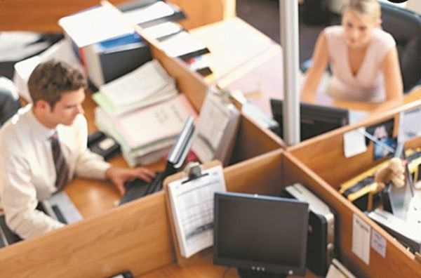 Μπρα ντε φερ για το 8ωρο: Χρειάζονται ριζικές αλλαγές διαμηνύει η κυβέρνηση – Επί ποδός πολέμου η αντιπολίτευση