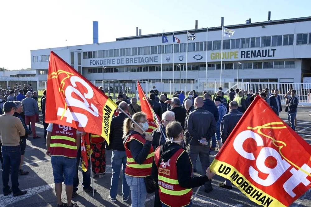 Γαλλία: Έξαλλοι εργαζόμενοι της Renault κράτησαν «όμηρους» τους εργοδότες τους για 12 ώρες