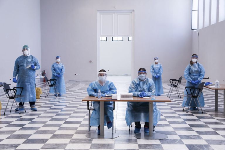 Η πανδημία στην Ελλάδα μέσα από τα κλικ καταξιωμένων φωτογράφων – Ποιες εικόνες βραβεύτηκαν