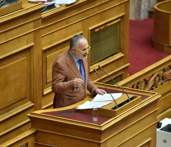 Με κοροναϊό βουλευτής του ΚΙΝΑΛ – Είχε κάνει και τις δύο δόσεις του εμβολίου