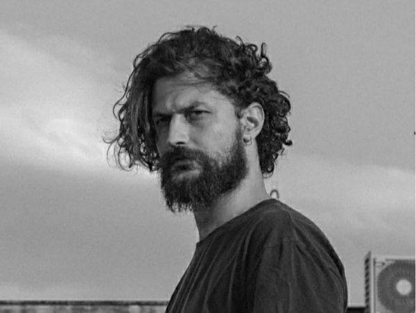 Απόστολος Καμιτσάκης: «Σκηνοθέτης μου ζήτησε να γδυθώ χωρίς λόγο»