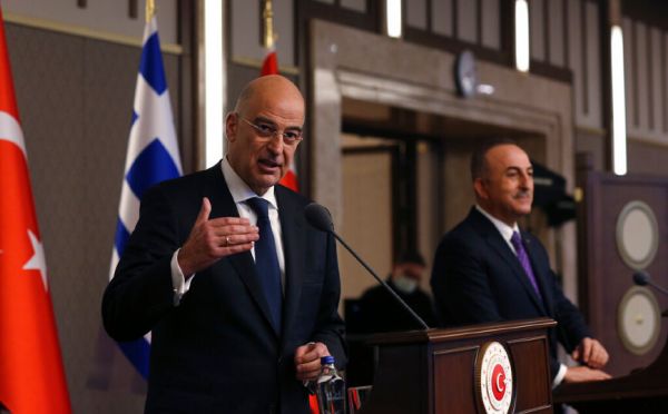 Το φυσάνε και δεν κρυώνει οι Τούρκοι: Λυσσαλέα επίθεση των ΜΜΕ στον Δένδια για τη «μονομαχία» με Τσαβούσογλου